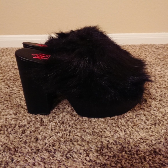 Shoes - Picture 5 of 5